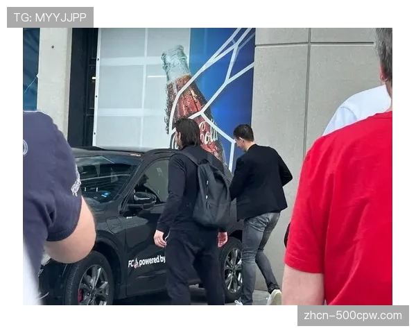 德甲俱乐部开放日,数千名小球迷进入基地与球员互动 德甲俱乐部开放日,数千名小球迷进入基地与球员互动